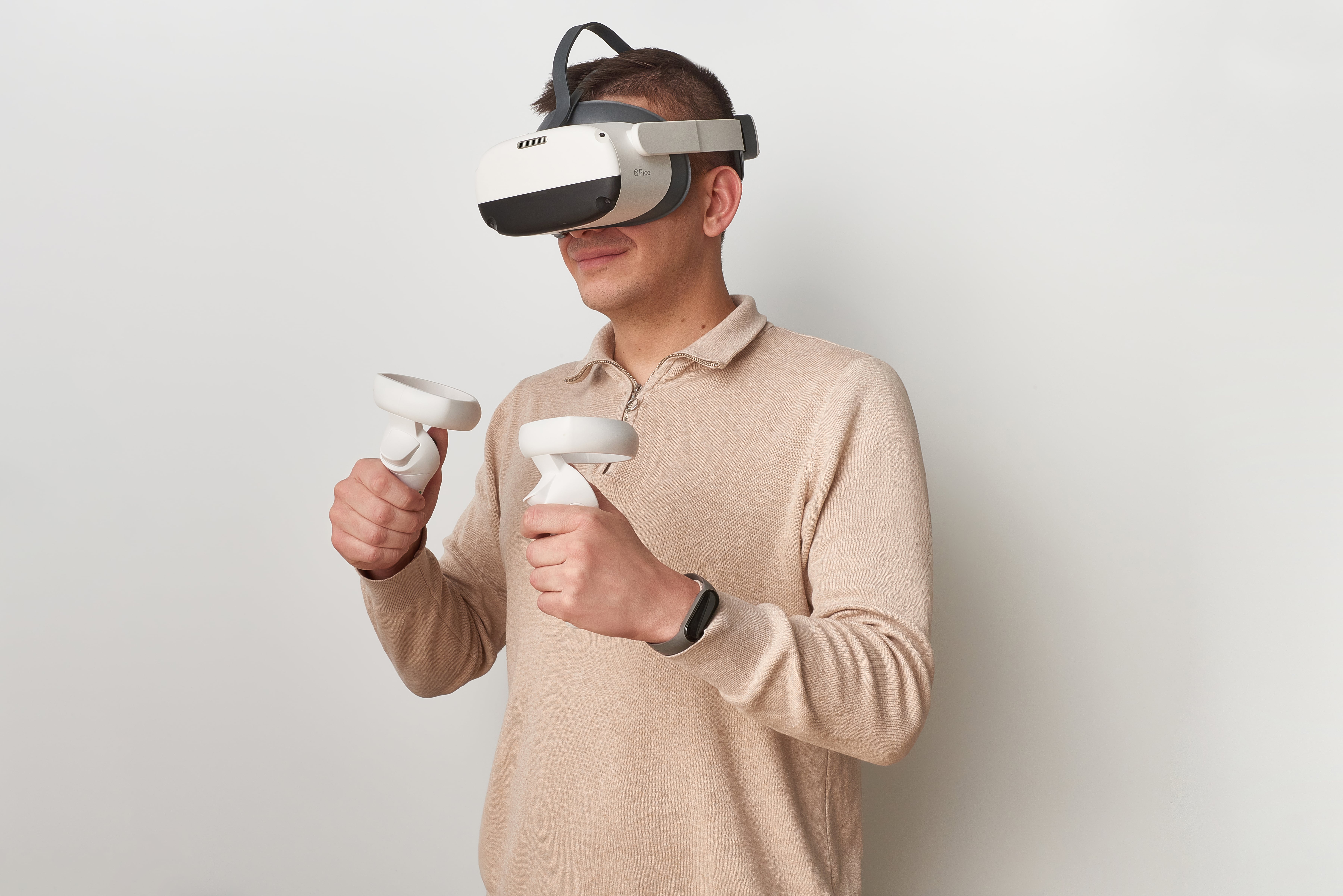 картинка Шлем виртуальной реальности Geckotouch VR03EP-C от магазина снабжение школ