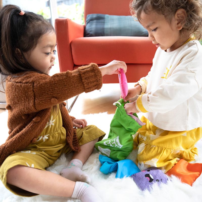 картинка Развивающая игрушка "Подушечки.Изучаем цвета и эмоции" от магазина снабжение школ