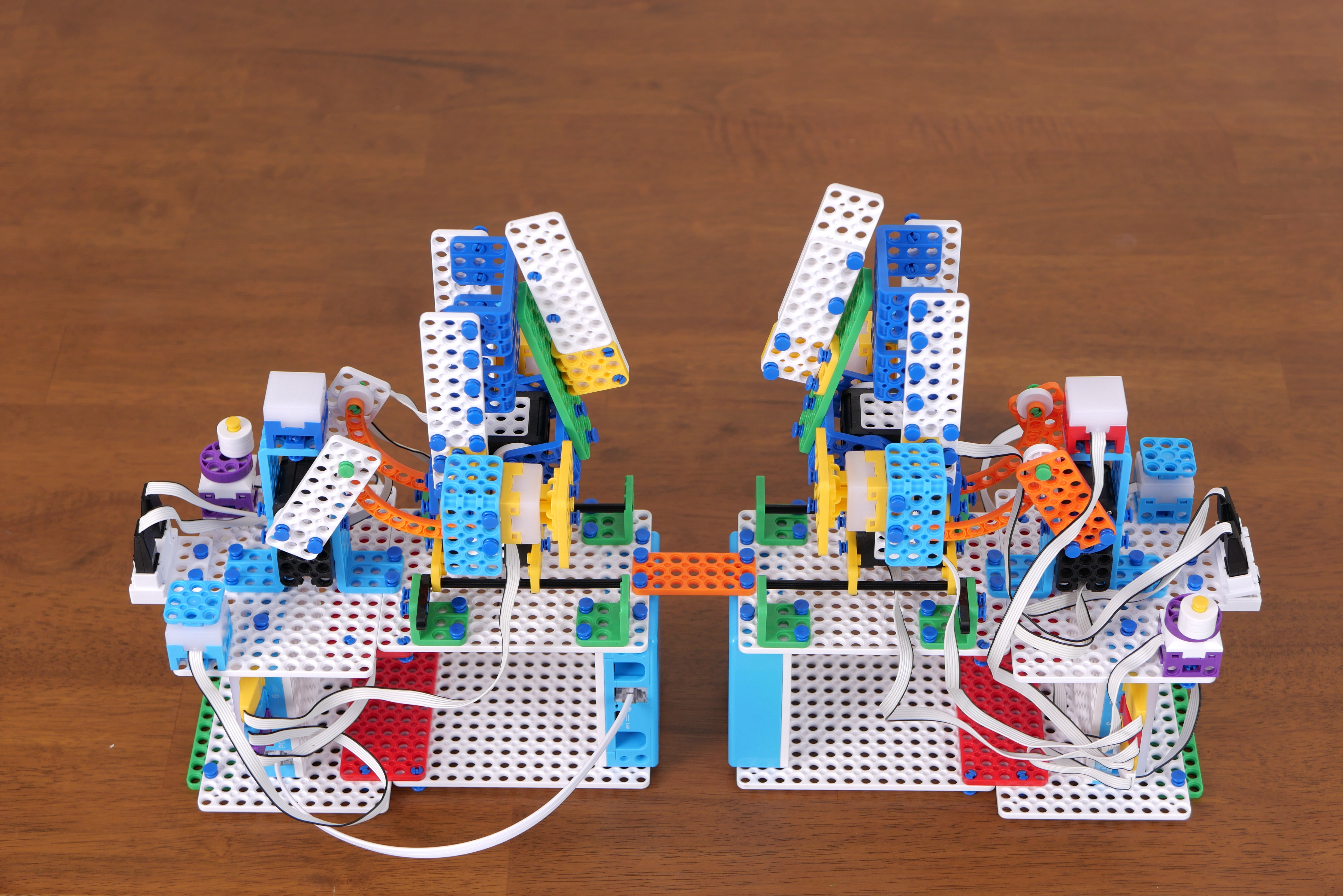 картинка Базовый набор по робототехники и алгортмики с программирование без компьютера Aikiro, step 1 арт.  akiro001 от магазина снабжение школ