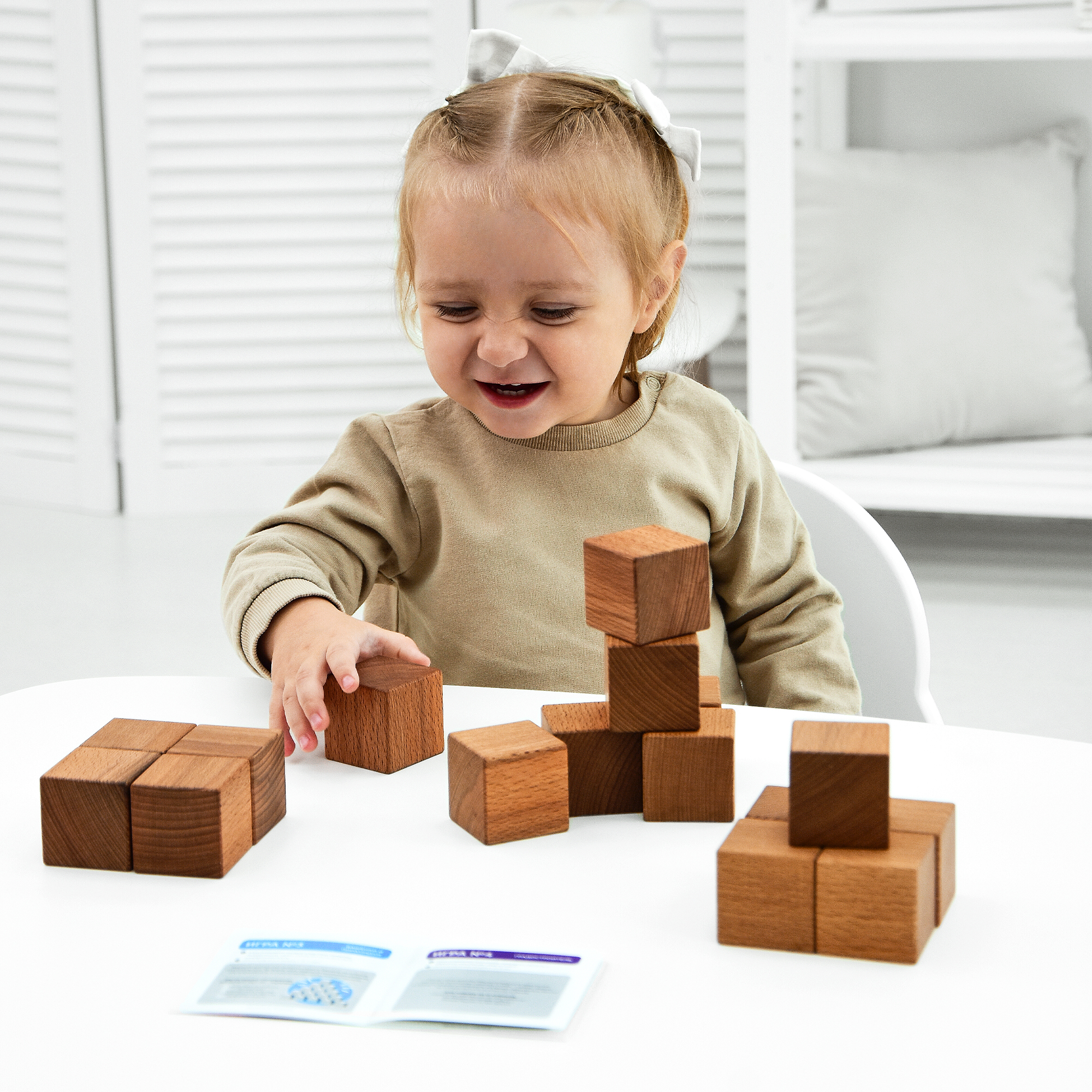 картинка Набор деревянных кубиков Mega Toys. 12 шт в упаковке от магазина снабжение школ