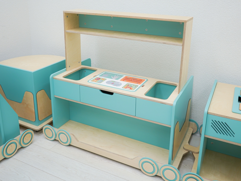 картинка «Игровоз» - модульный органайзер в виде паровоза для детского сада от магазина снабжение школ