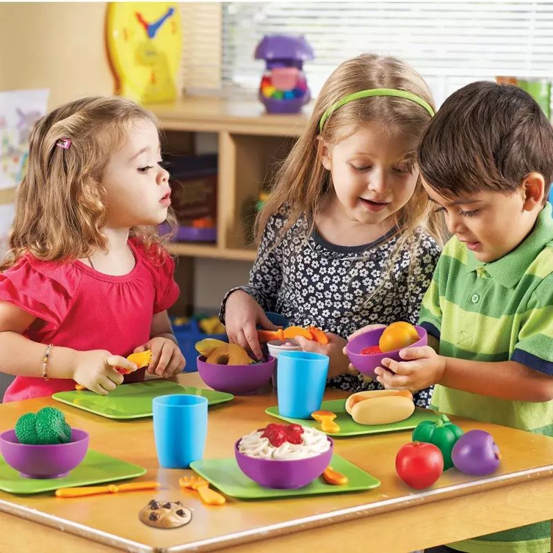 картинка Развивающая игрушка Мы растем "Посуда для кухни" (серия New Sprouts, комплект для группы, 45 элементов) от магазина снабжение школ